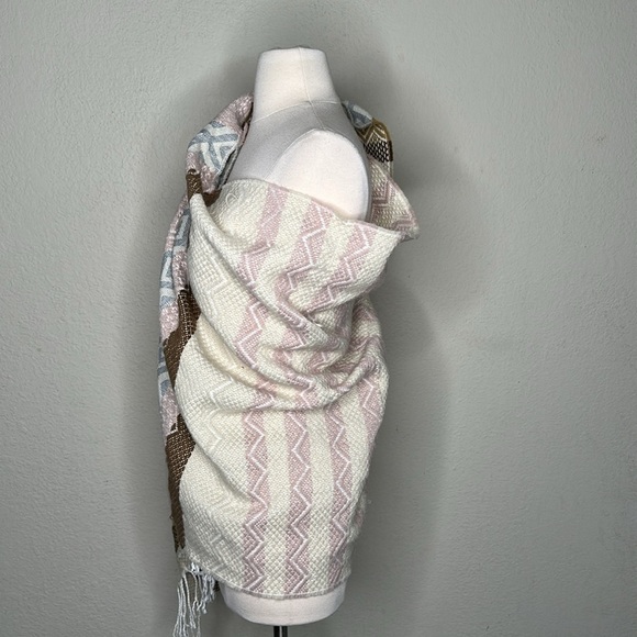 Boho  Aztec Santa Fe Print Fringe Scarf Shawl Throw Fringe Pastel Pink Ivory - Picture 5 of 9